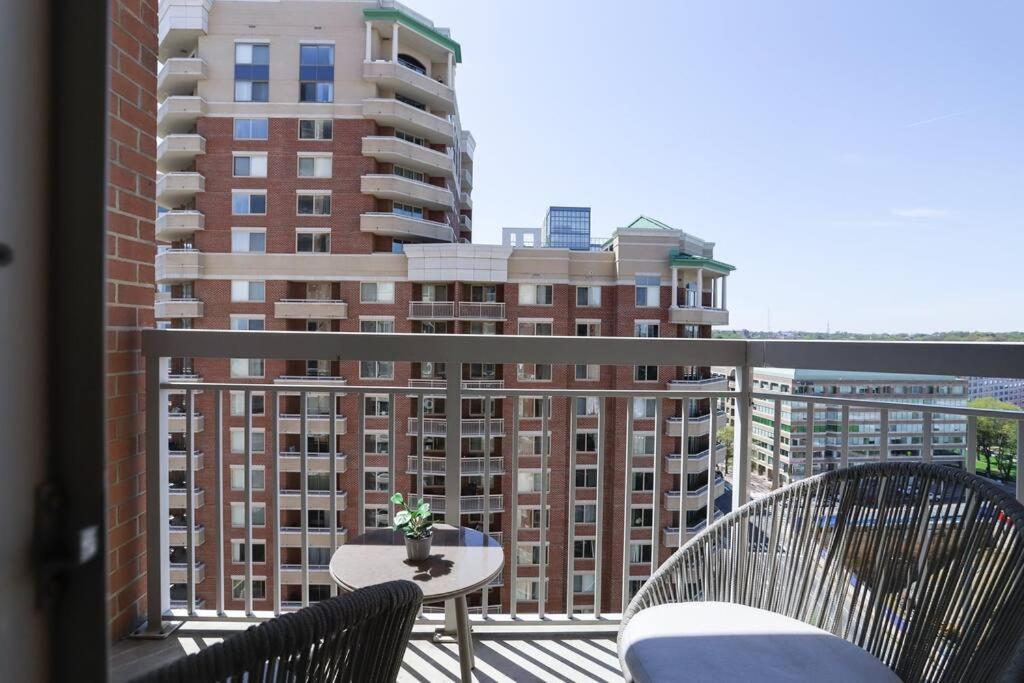 Bright Apartment Walk To Ballston Metro أرلنغتون المظهر الخارجي الصورة